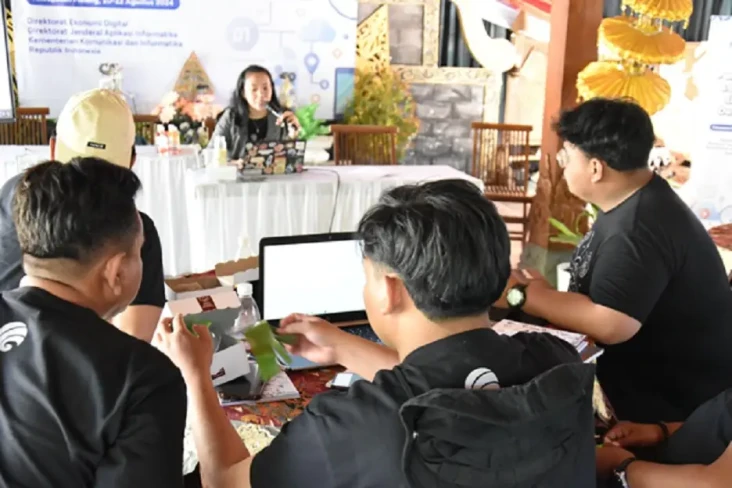 Kominfo Dampingi Digitalisasi...