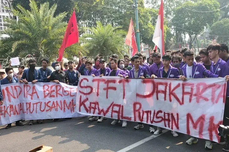 Giliran Kantor KPU Dikepung...