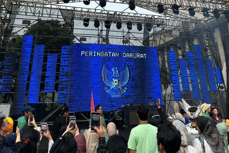 4 Musisi Tampilkan Visual...