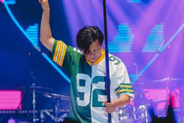 Gigi Buka Konser 30...