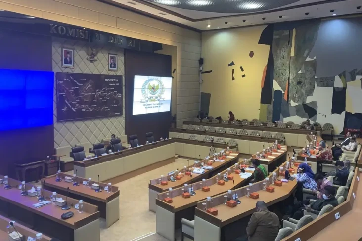 Komisi II DPR Gelar...