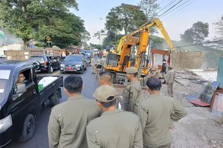 Ada Penertiban Bangunan...