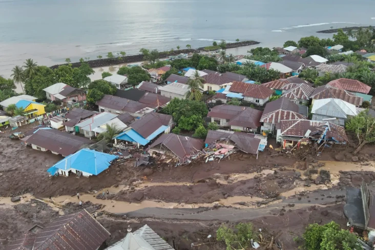 Banjir Bandang Terjang...