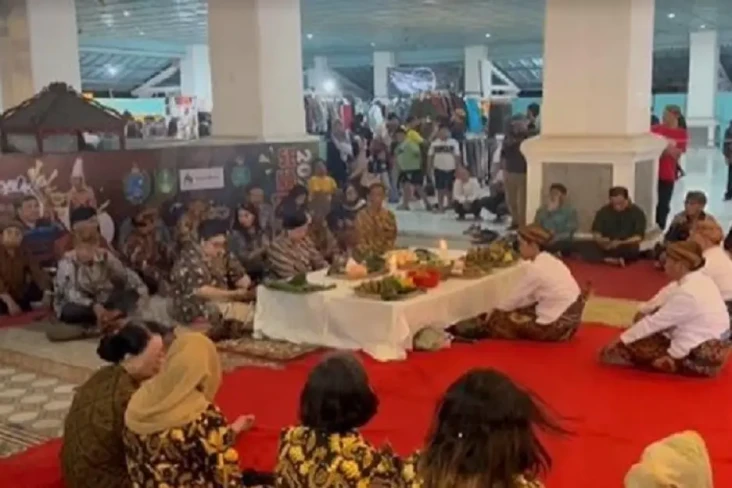 Penampakan Prosesi Wilujengan...