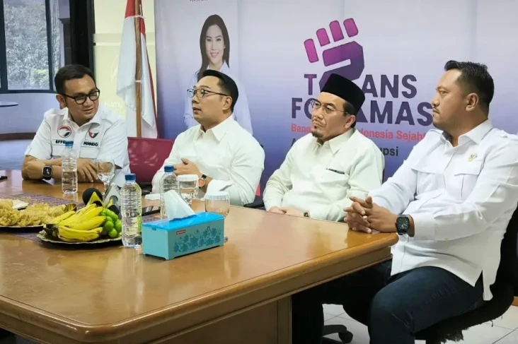 Kompak Kemeja Putih,...