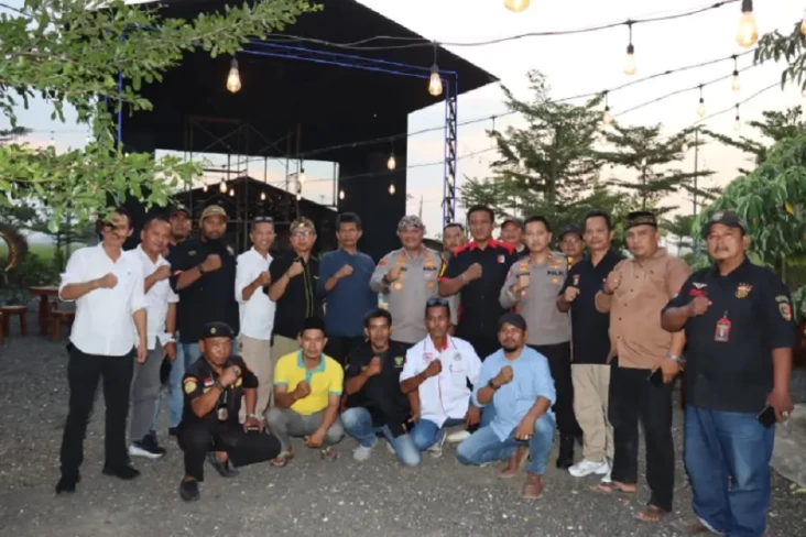 Polisi dan Ormas di...