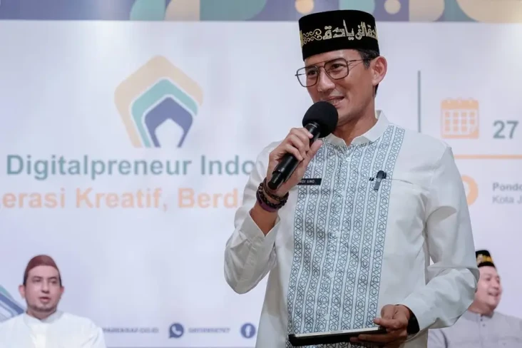 Sandiaga Ajak Santri...