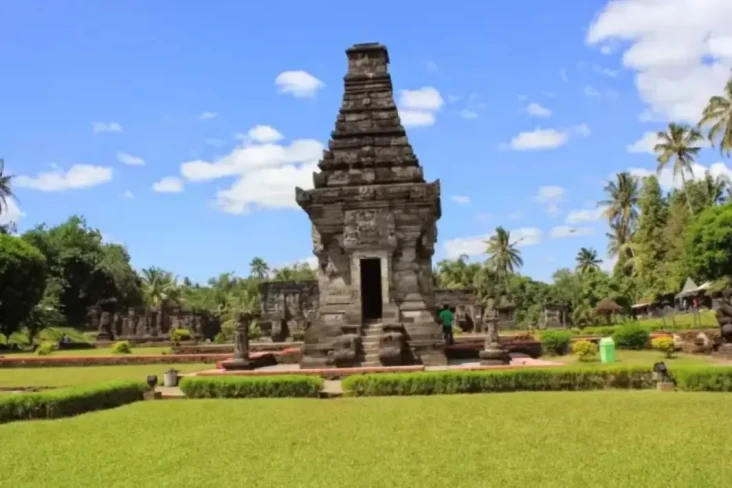 Kisah Keangkuhan Kertajaya,...