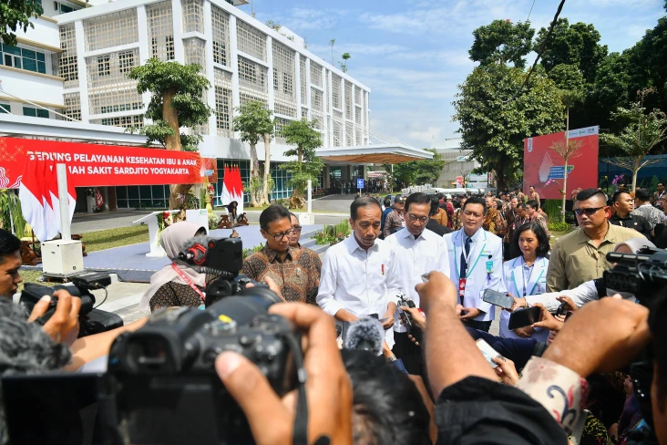 Jokowi Masih Ragu Ngantor...