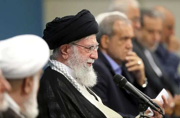 Khamenei Beri Lampu...