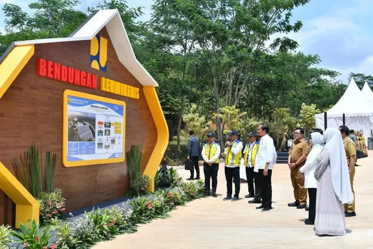 Jokowi Resmikan Bendungan...