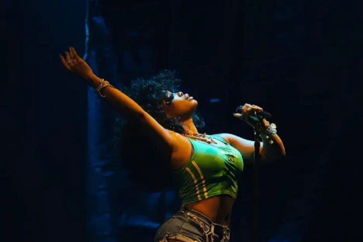 Viral! SZA Posting Foto...