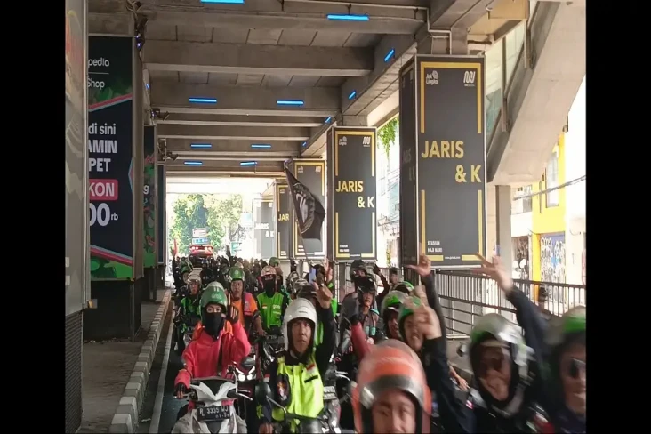Ada Demo, Sejumlah Pengemudi...