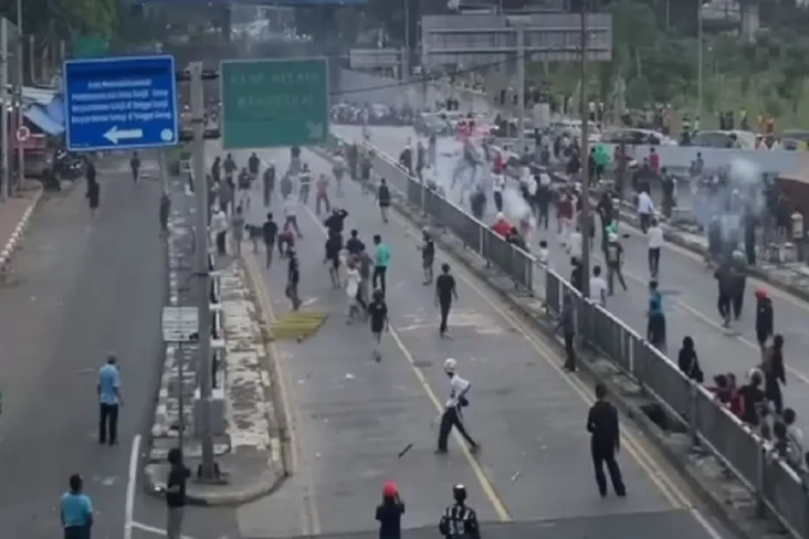 Anggota Polisi Terluka...