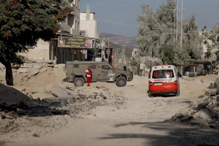Israel Blokir Akses...