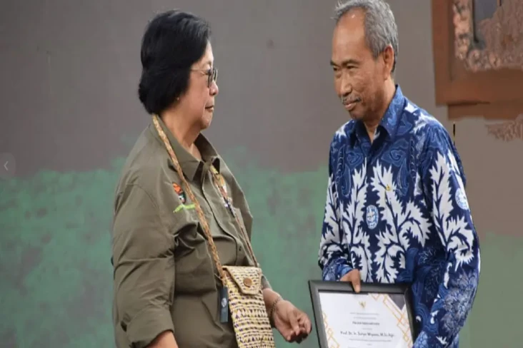 Kembangkan Mikroba dari...