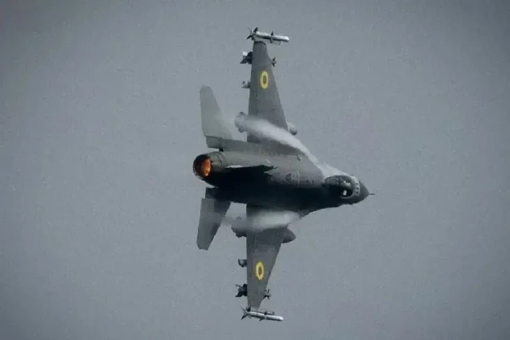 Jet Tempur F-16 Pertama...