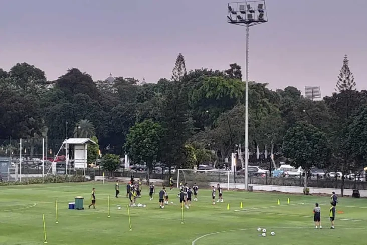 Latihan Timnas Indonesia...