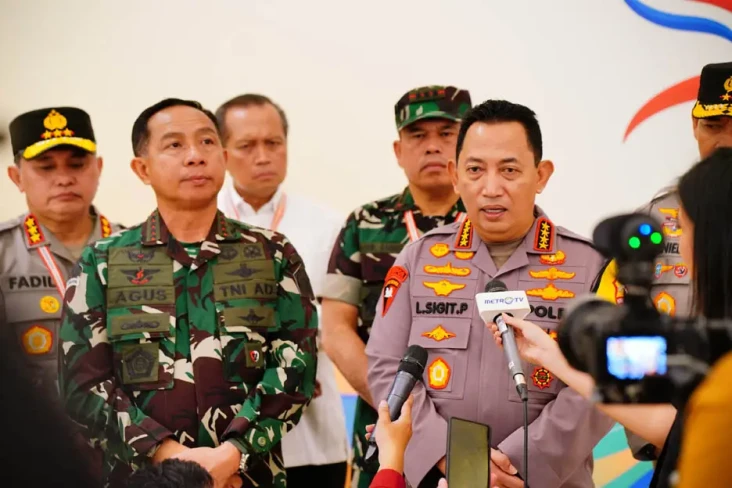 Tinjau Persiapan KTT...