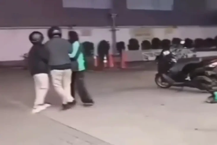 Viral! Wanita Ojol Ini...