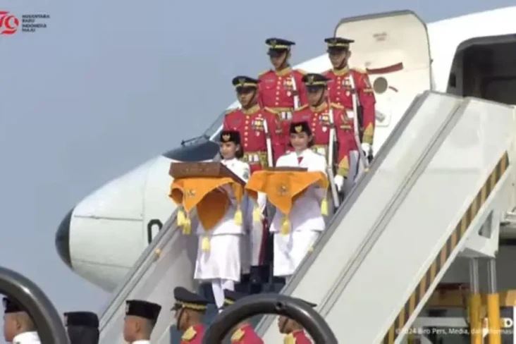Bendera Pusaka dan Teks...