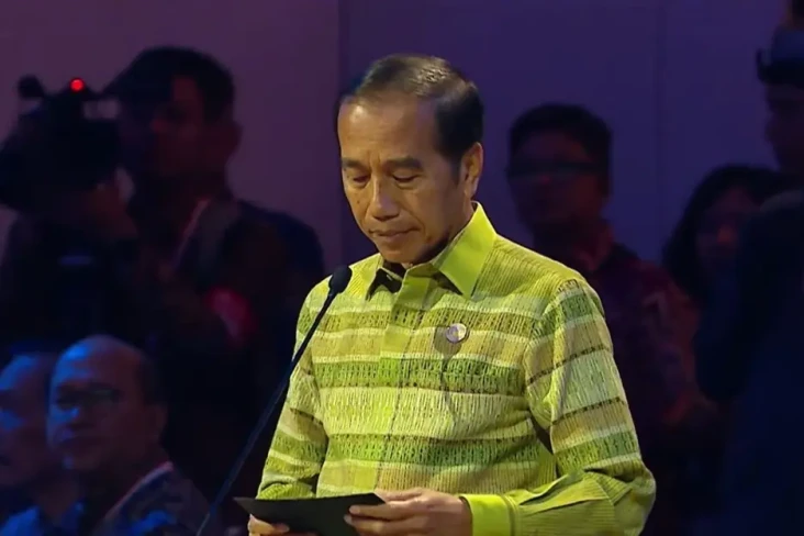 Jokowi Kenalkan Prabowo...