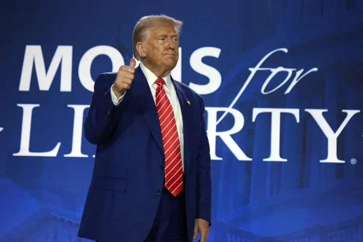 Trump: Bergaul dengan...
