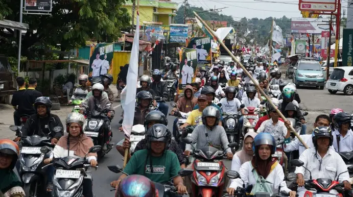 Ribuan Pendukung Antar...