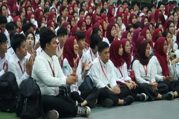 Universitas Bakrie Sambut...