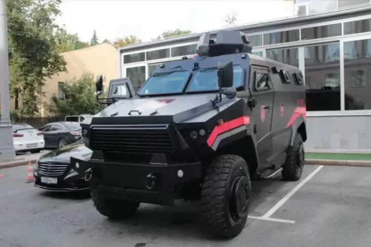 Kendaraan Lapis Baja...