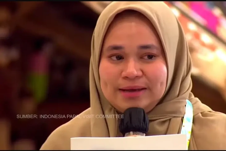 Momen Haru Guru Berhijab...