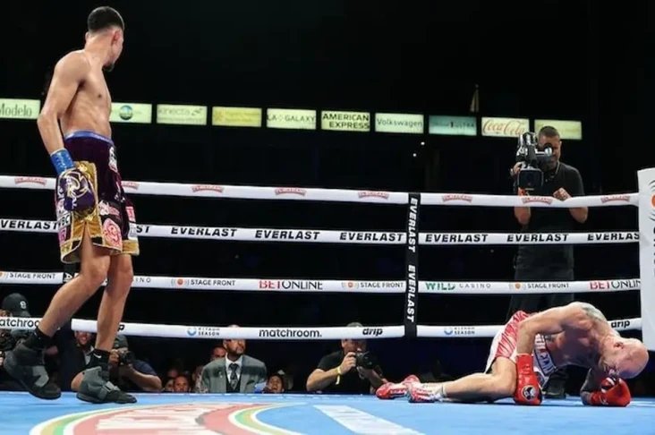 10 KO Brutal dengan...