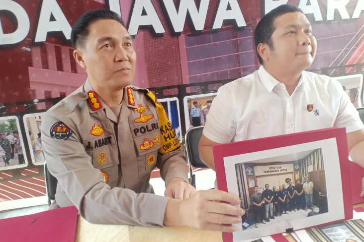 Polda Jabar Gulung Komplotan...