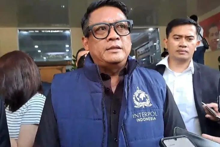 Buronan Mantan Wali...