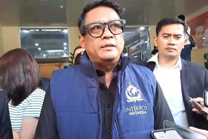 Tangkap Buronan, Polri...