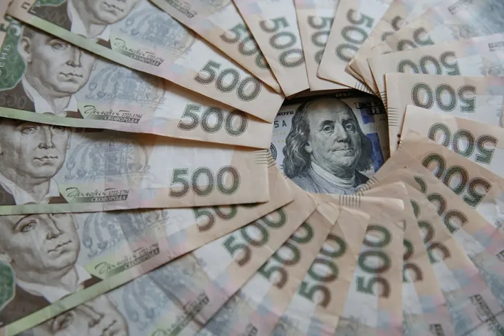 IMF Paksa Ukraina Devaluasi...