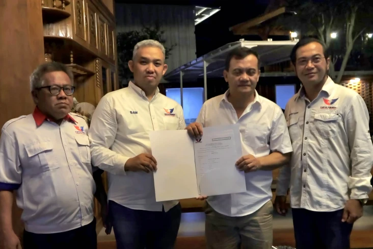 Partai Perindo Serahkan...