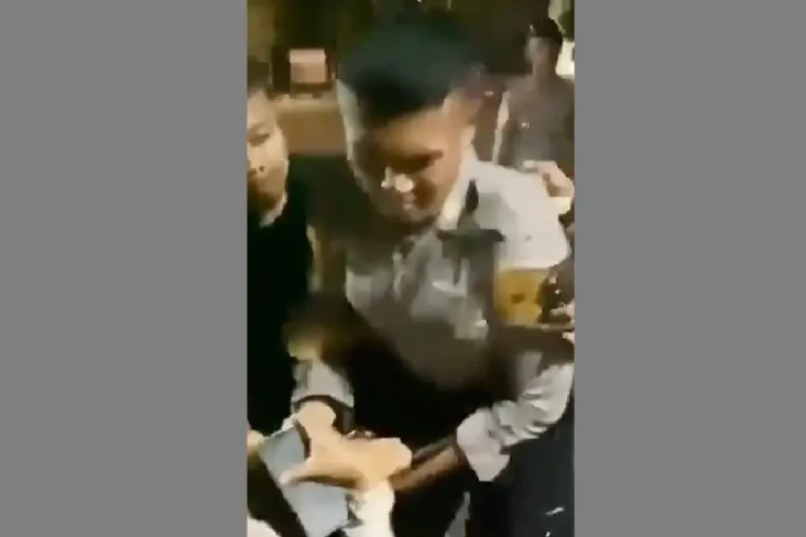 Viral Taruna Akpol Adu...