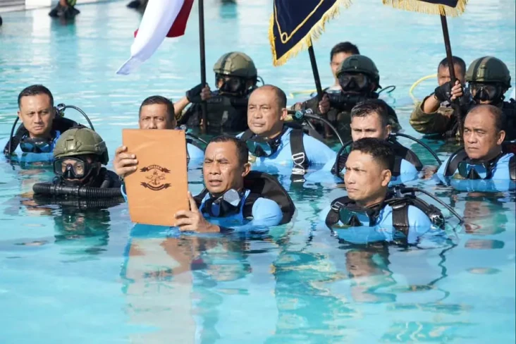 2 Mayjen TNI Menerima...