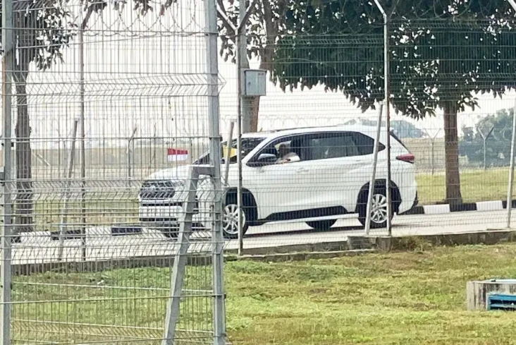 Tiba di Soetta, Paus...