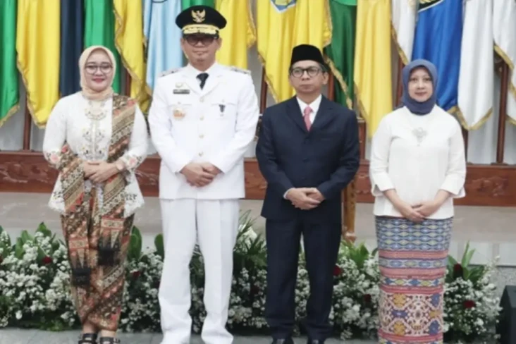 Mendagri Lantik Putra...