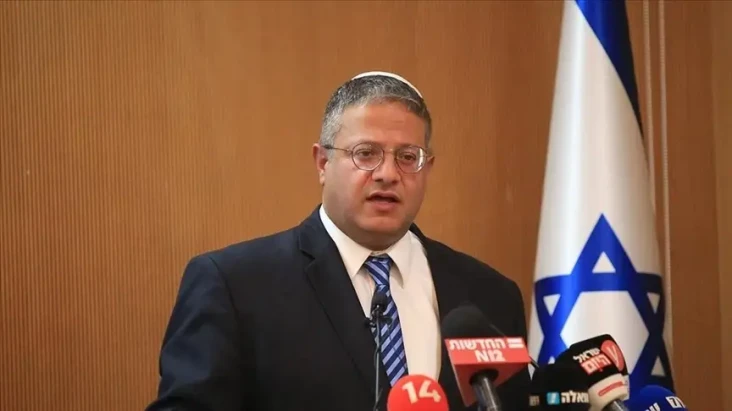 Warga Israel Usir Menteri...