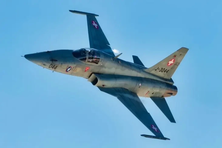 Spesifikasi F-5 yang...