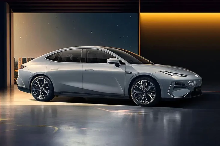 Geely Luncurkan Sedan...