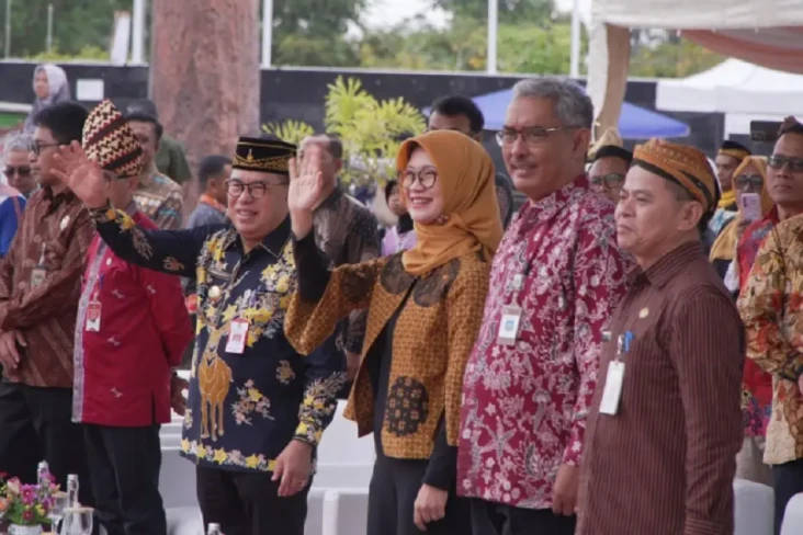 Masyarakat Adat Akan...