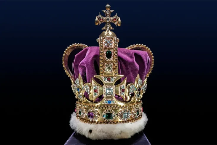 Harga St Edward Crown,...