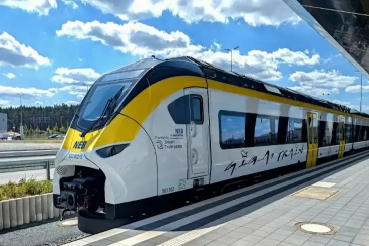Giga Train Tesla, Kereta...