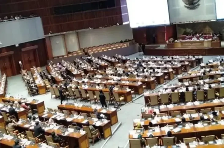 Tok! Rapat Paripurna...