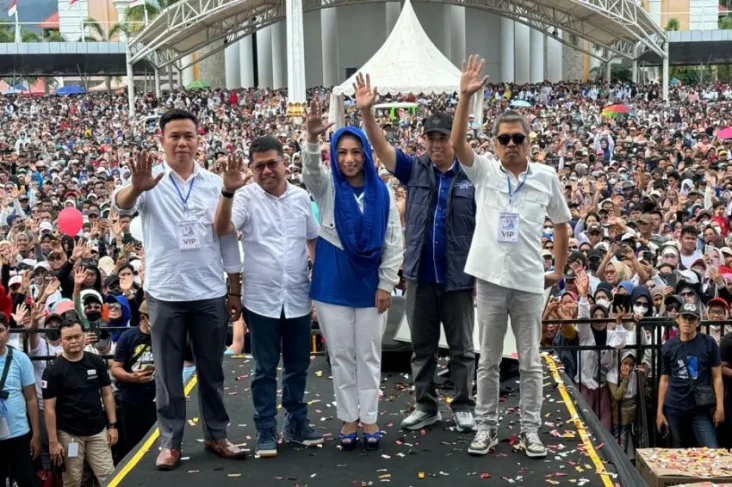 Pendukung Bebas-Siti...