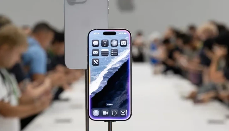 Apple Bertaruh pada...